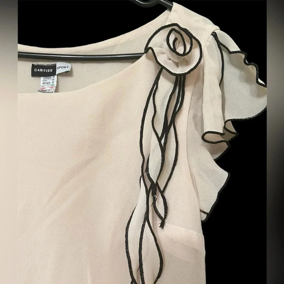 Cartise dress top with flower, size 16, light peach color - Picture 5 of 6